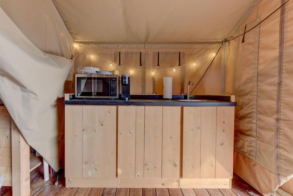 Hotel 12 Fires Luxury Glamping With Heating #3 Johnson City Zewnętrze zdjęcie